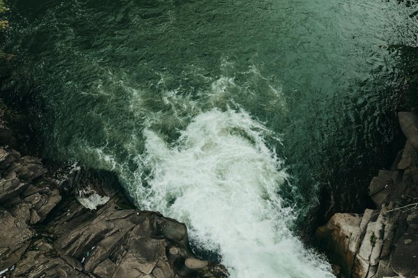 Quels conseils pour louer une maison de vacances en Bretagne avec des cours de cuisine et des excursions en bateau?