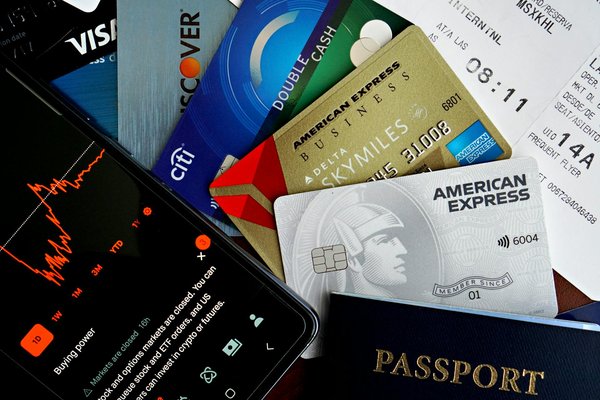 Quels sont les meilleurs conseils pour un camping en région de forêts de conifères en hiver?